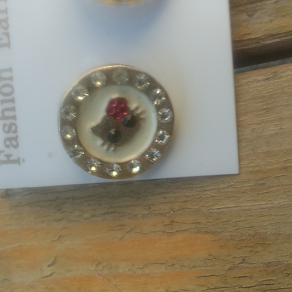 Circle cat earrings. - Picture 2 of 4